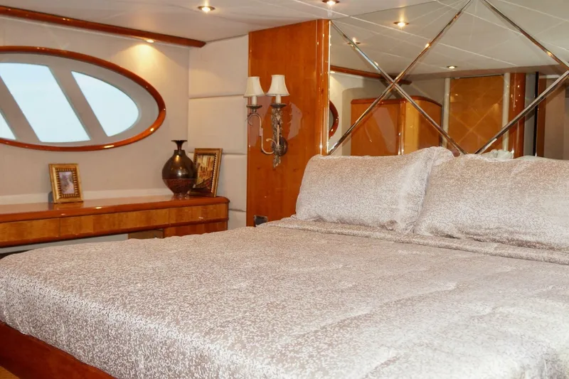 Slide: The Image of Lazzara 74 MOTOR YACHT 2007 - 7410119