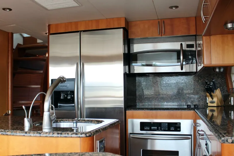 Slide: The Image of Lazzara 74 MOTOR YACHT 2007 - 7410054