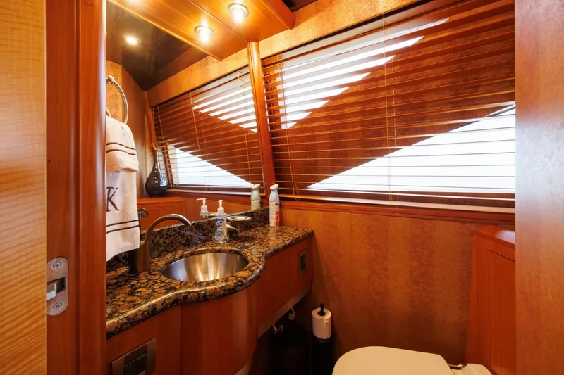 Slide: The Image of Lazzara 74 MOTOR YACHT 2007 - 7536608