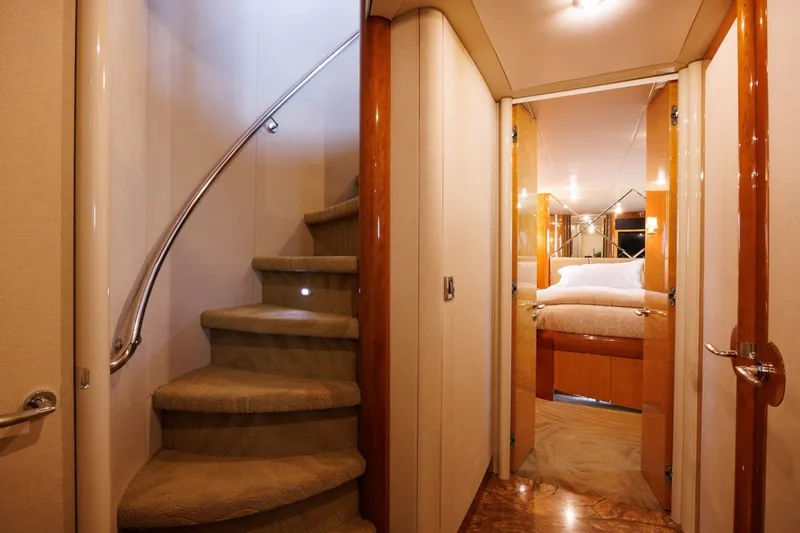 Slide: The Image of Lazzara 74 MOTOR YACHT 2007 - 7536636