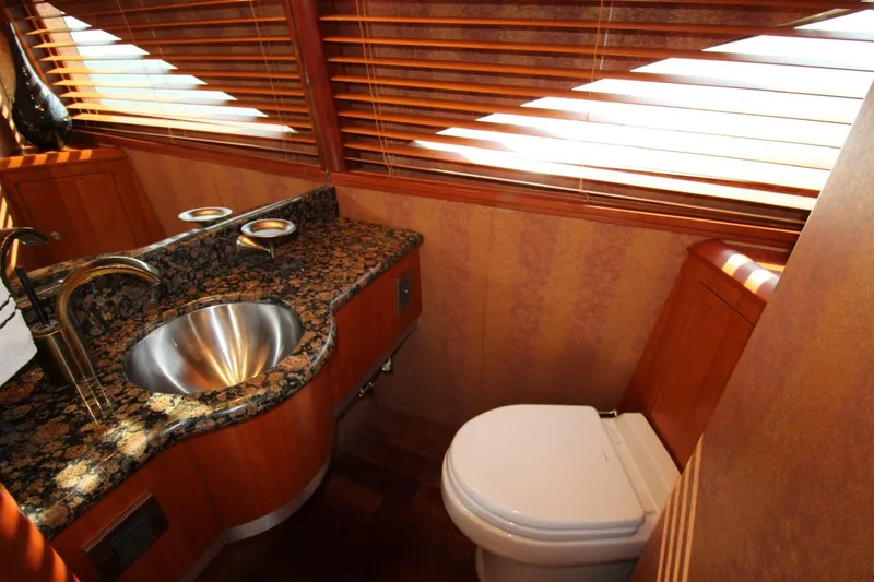 Slide: The Image of Lazzara 74 MOTOR YACHT 2007 - 7410070