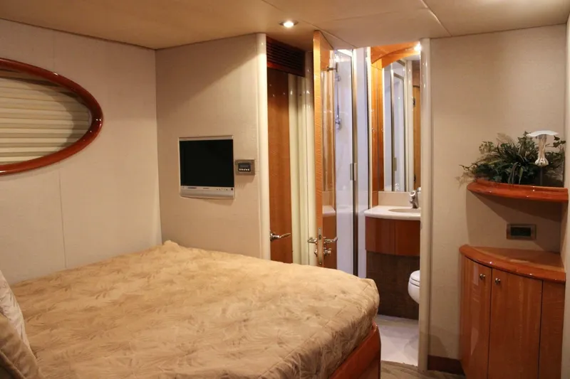 Slide: The Image of Lazzara 74 MOTOR YACHT 2007 - 7410148