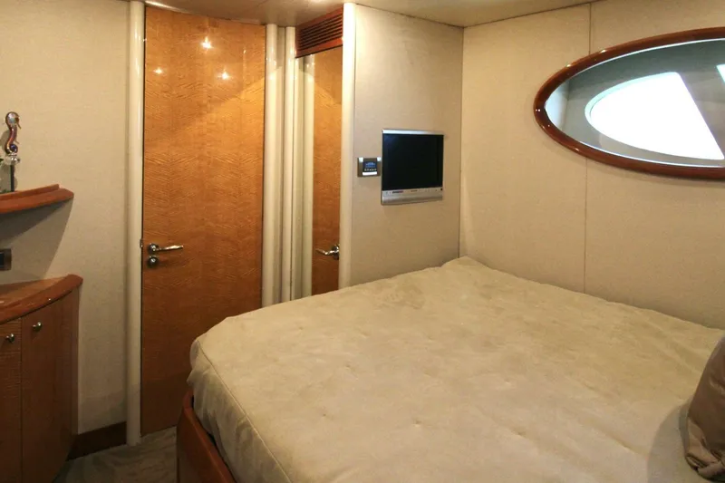 Slide: The Image of Lazzara 74 MOTOR YACHT 2007 - 7410143