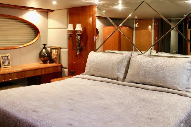 Slide: The Image of Lazzara 74 MOTOR YACHT 2007 - 7410127