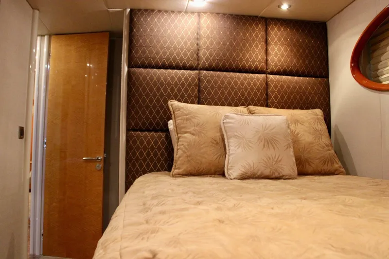 Slide: The Image of Lazzara 74 MOTOR YACHT 2007 - 7410153