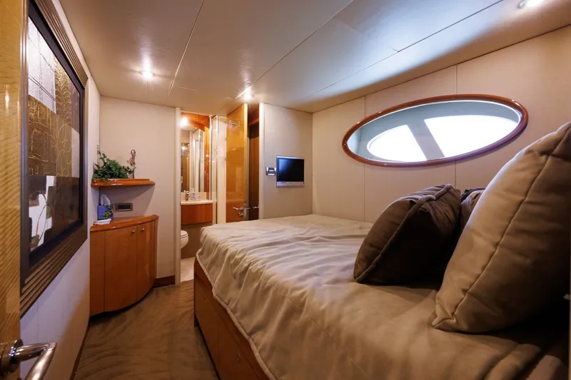 Slide: The Image of Lazzara 74 MOTOR YACHT 2007 - 7743915