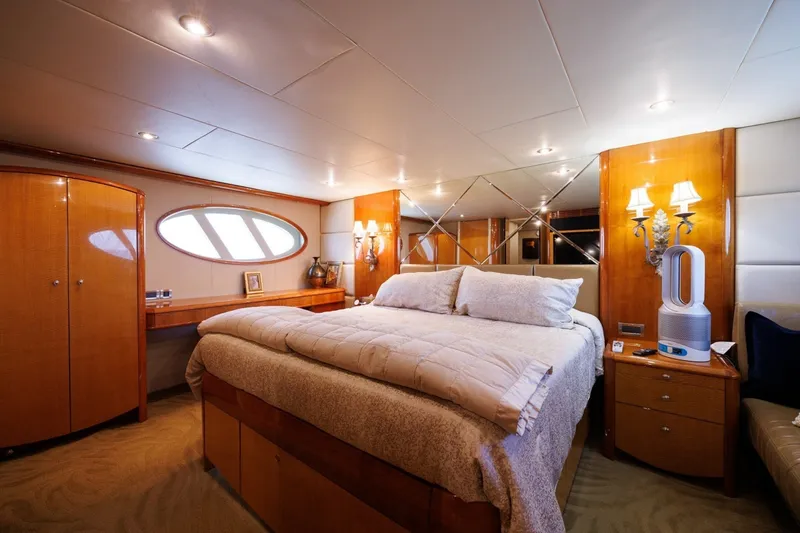 Slide: The Image of Lazzara 74 MOTOR YACHT 2007 - 7536663