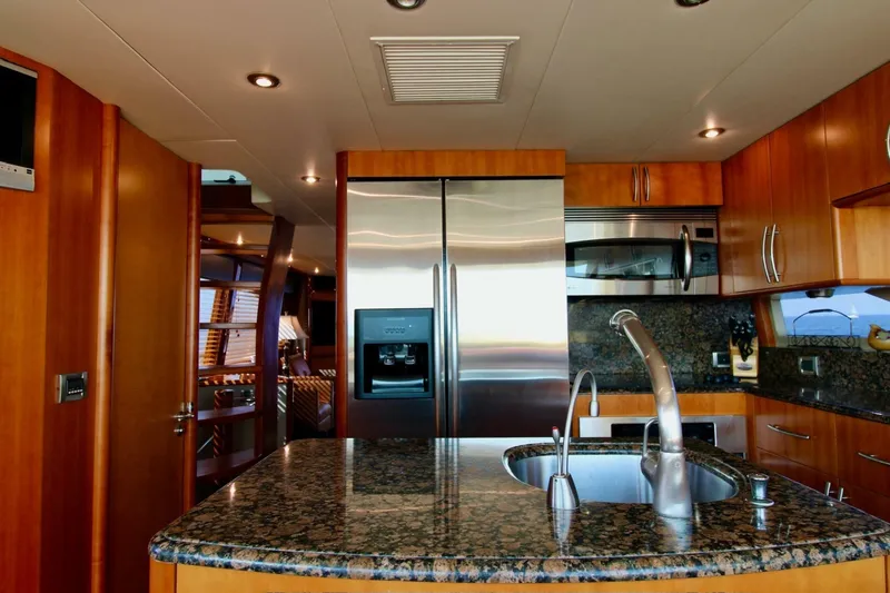 Slide: The Image of Lazzara 74 MOTOR YACHT 2007 - 7410064