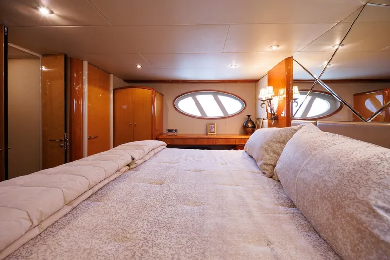 Slide: The Image of Lazzara 74 MOTOR YACHT 2007 - 7536596