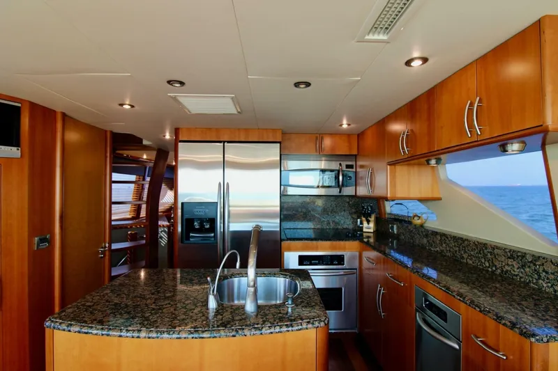 Slide: The Image of Lazzara 74 MOTOR YACHT 2007 - 7410067