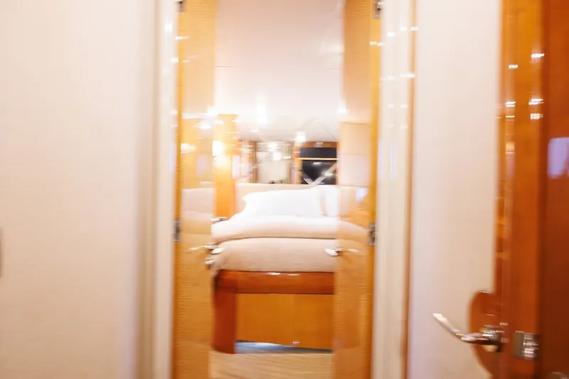 Slide: The Image of Lazzara 74 MOTOR YACHT 2007 - 7536605