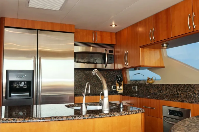 Slide: The Image of Lazzara 74 MOTOR YACHT 2007 - 7410084