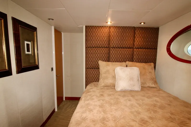 Slide: The Image of Lazzara 74 MOTOR YACHT 2007 - 7410159