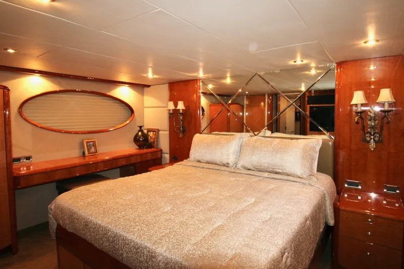 Slide: The Image of Lazzara 74 MOTOR YACHT 2007 - 7410091