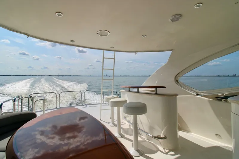Slide: The Image of Lazzara 74 MOTOR YACHT 2007 - 7410097