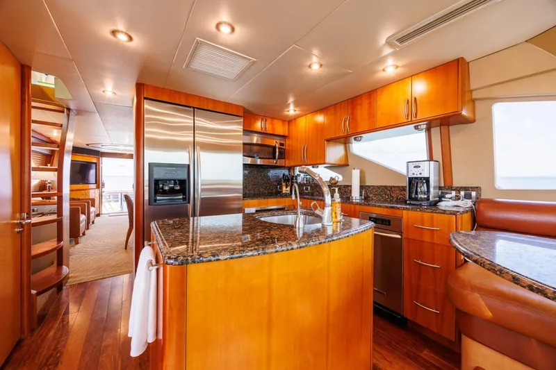 Slide: The Image of Lazzara 74 MOTOR YACHT 2007 - 7536667