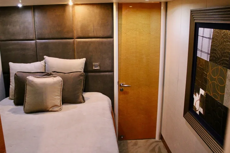 Slide: The Image of Lazzara 74 MOTOR YACHT 2007 - 7410135