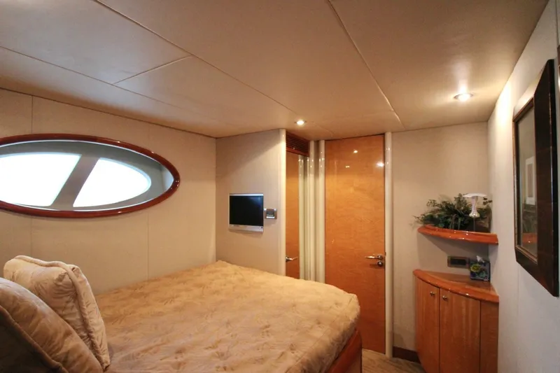 Slide: The Image of Lazzara 74 MOTOR YACHT 2007 - 7410156