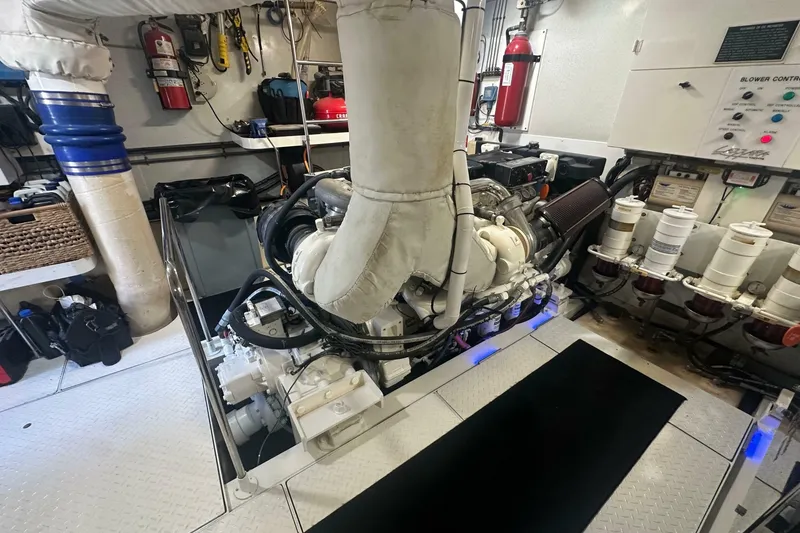 Slide: The Image of Lazzara 68 Motoryacht 2006 - 7392251