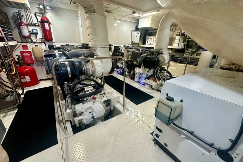 Slide: The Image of Lazzara 68 Motoryacht 2006 - 7392255