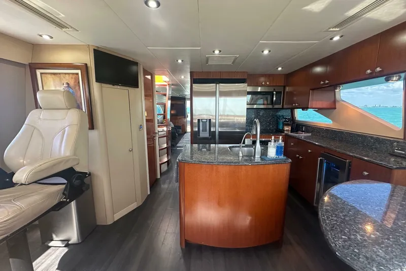 Slide: The Image of Lazzara 68 Motoryacht 2006 - 7392114