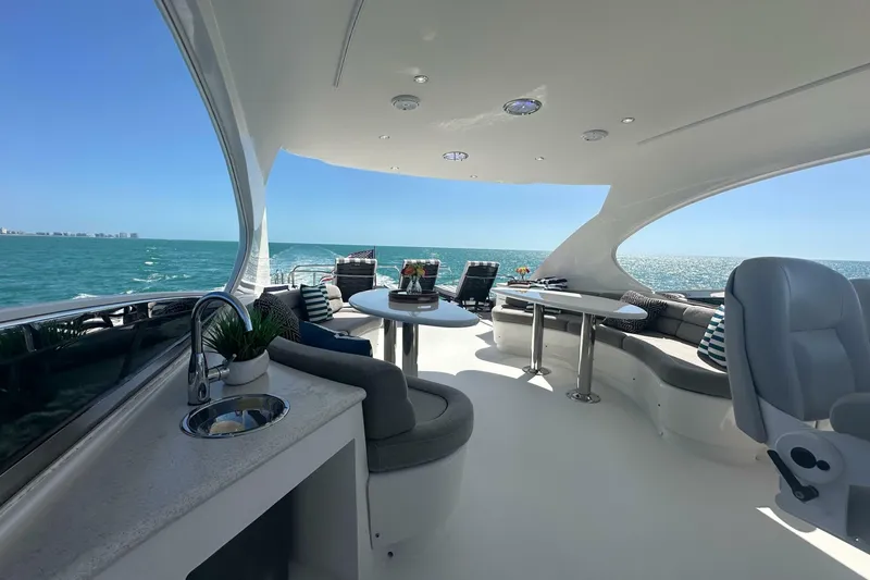 Slide: The Image of Lazzara 68 Motoryacht 2006 - 7392045