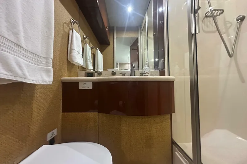 Slide: The Image of Lazzara 68 Motoryacht 2006 - 7392191