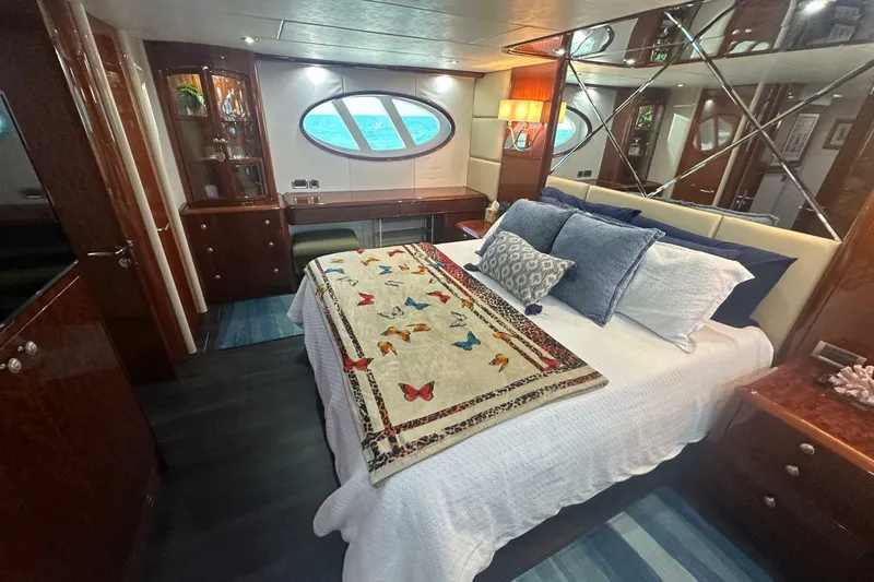 Slide: The Image of Lazzara 68 Motoryacht 2006 - 7392154