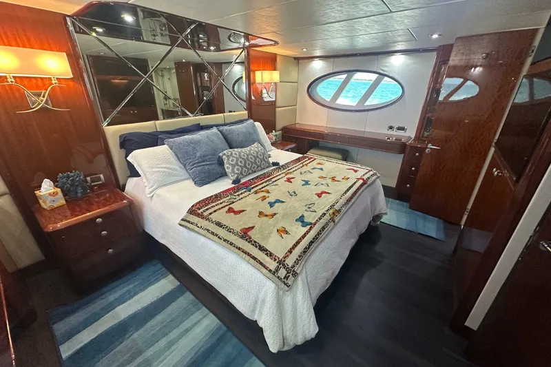 Slide: The Image of Lazzara 68 Motoryacht 2006 - 7392195