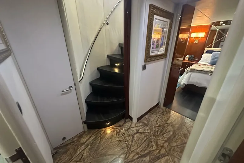Slide: The Image of Lazzara 68 Motoryacht 2006 - 7392181