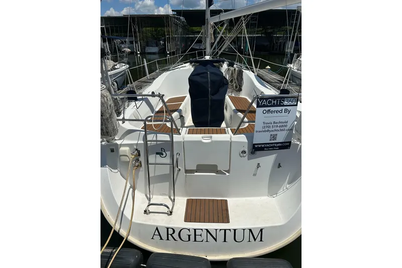 Slide: The Image of Beneteau Oceanis Clipper 331 2004 - 7240186