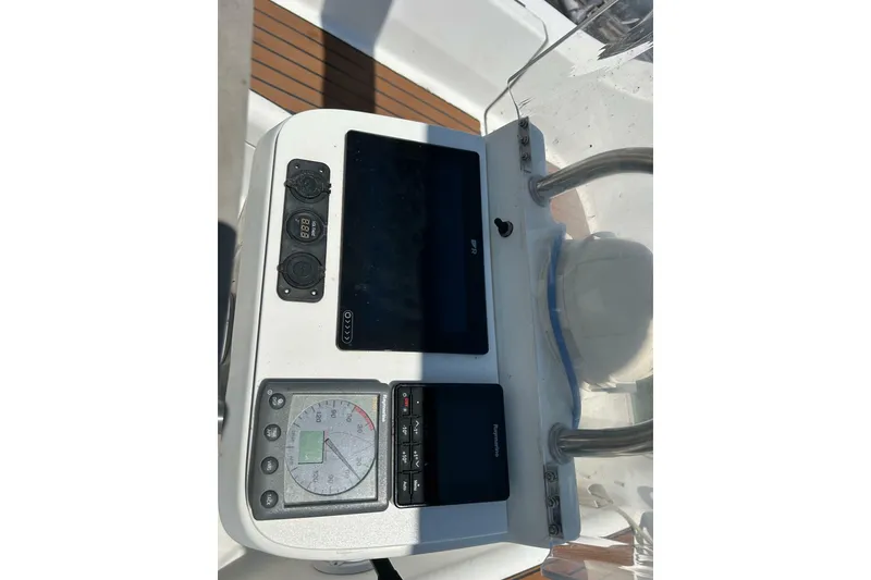 Slide: The Image of Beneteau Oceanis Clipper 331 2004 - 7240194