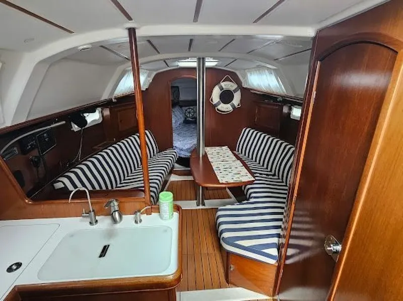 Slide: The Image of Beneteau Oceanis Clipper 331 2004 - 7240138