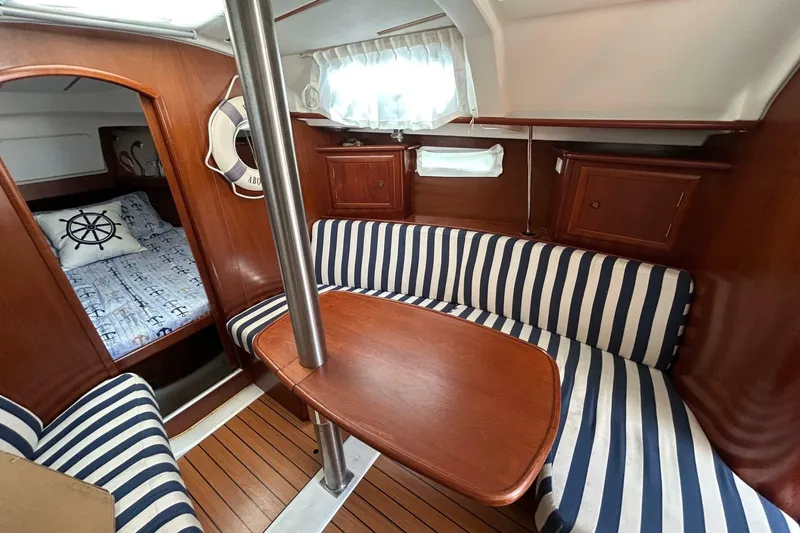 Slide: The Image of Beneteau Oceanis Clipper 331 2004 - 7240225