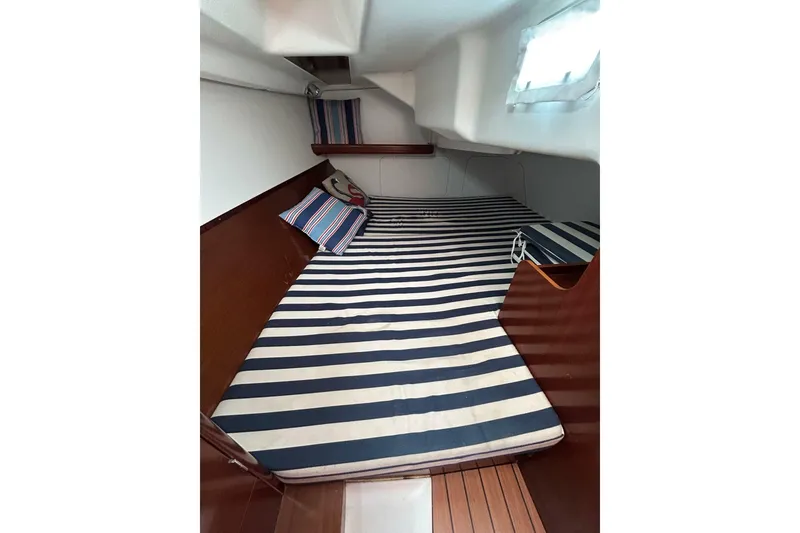 Slide: The Image of Beneteau Oceanis Clipper 331 2004 - 7240238
