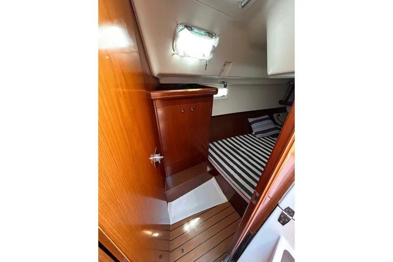 Slide: The Image of Beneteau Oceanis Clipper 331 2004 - 7240242