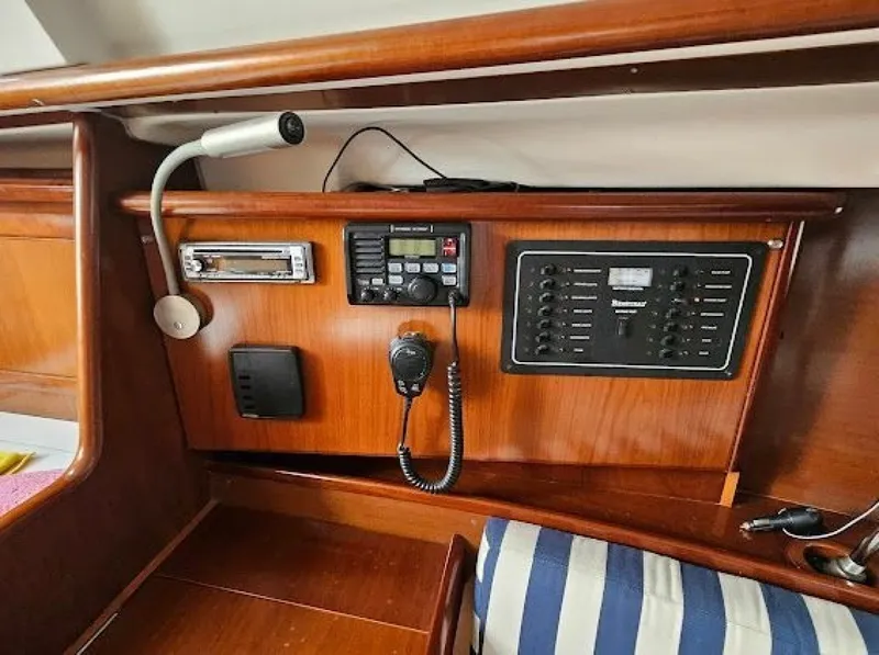 Slide: The Image of Beneteau Oceanis Clipper 331 2004 - 7240151