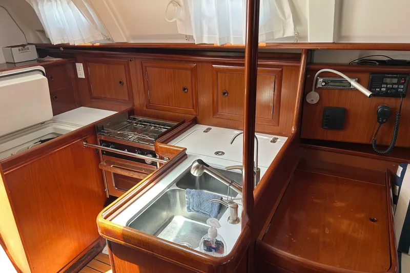 Slide: The Image of Beneteau Oceanis Clipper 331 2004 - 7240248