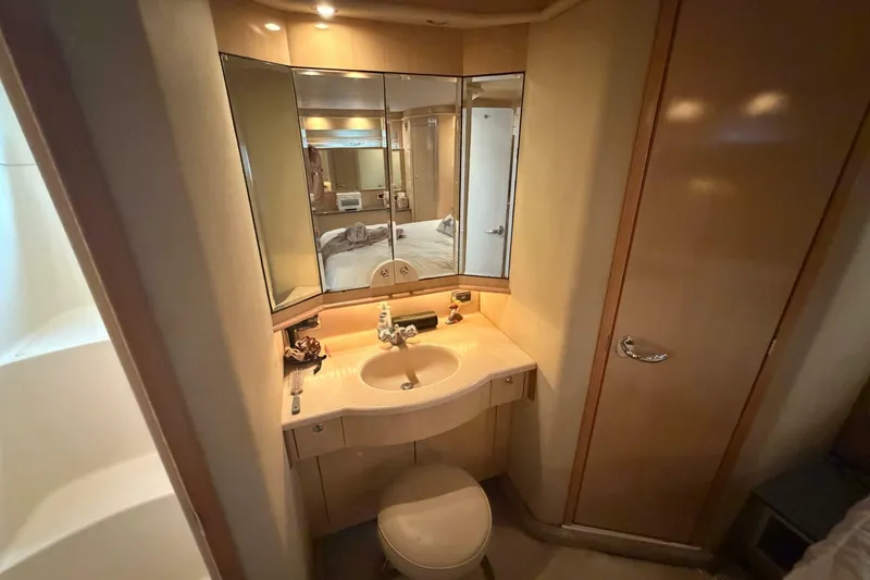 Slide: The Image of Sea Ray 480 Motor Yacht 2002 - 7241837