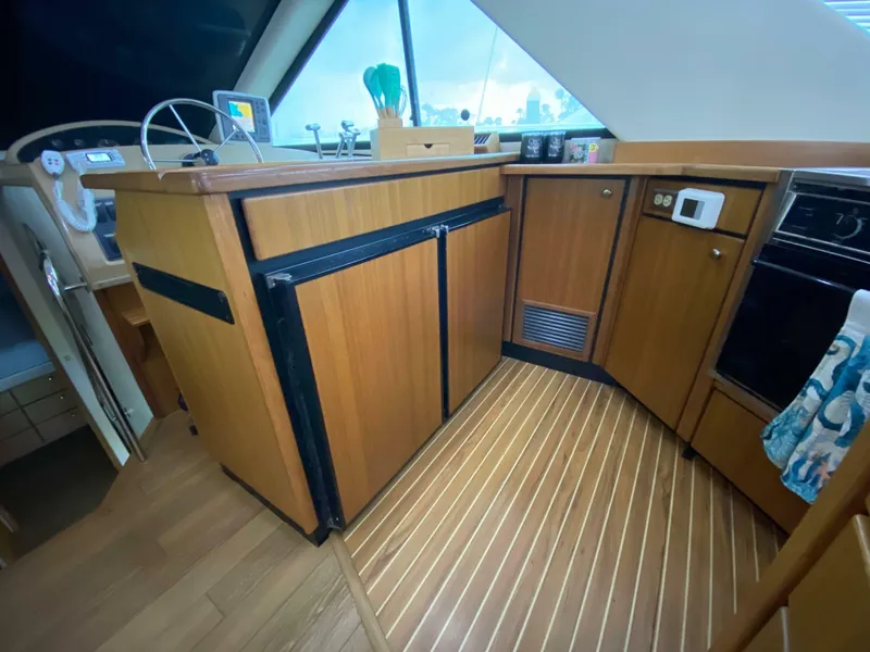 Slide: The Image of Bayliner 3988 Motoryacht 2001 - 7241850