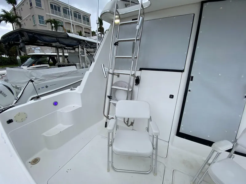 Slide: The Image of Bayliner 3988 Motoryacht 2001 - 7241817