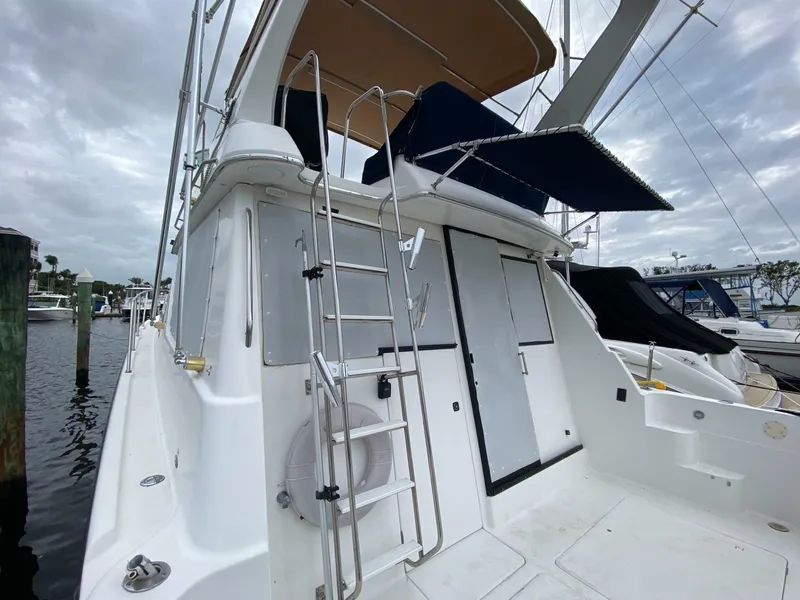 Slide: The Image of Bayliner 3988 Motoryacht 2001 - 7241957