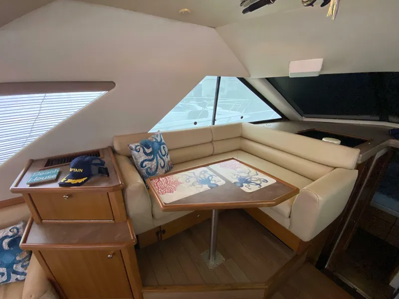 Slide: The Image of Bayliner 3988 Motoryacht 2001 - 7241839