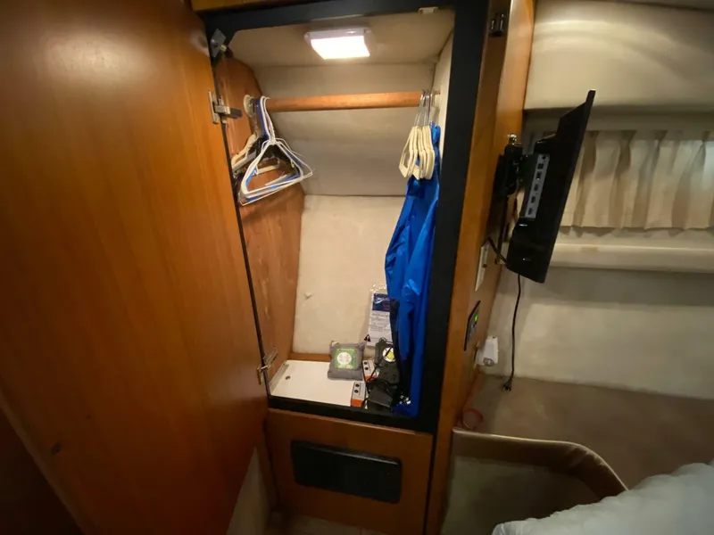 Slide: The Image of Bayliner 3988 Motoryacht 2001 - 7241900