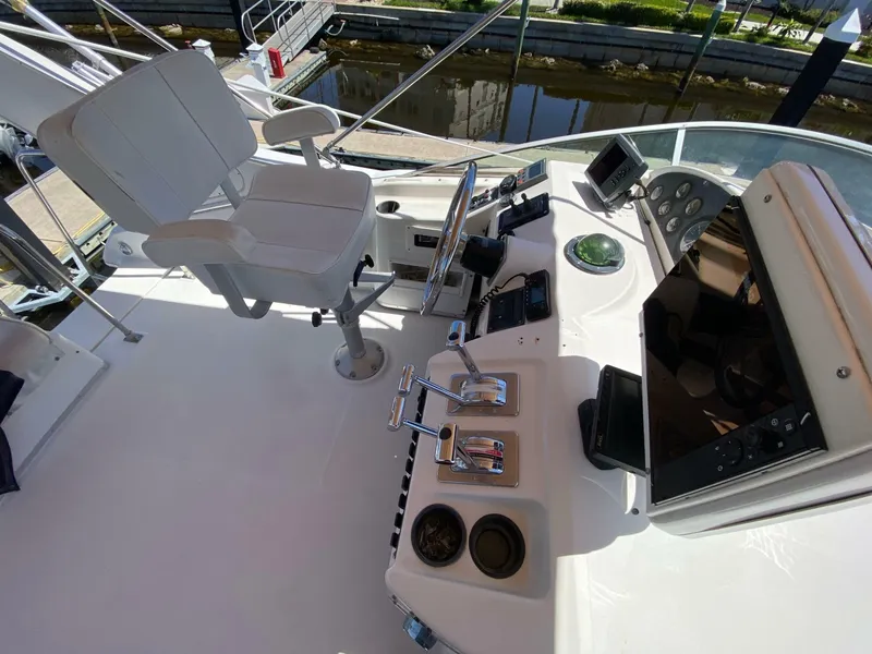 Slide: The Image of Bayliner 3988 Motoryacht 2001 - 7242047