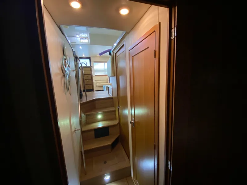Slide: The Image of Bayliner 3988 Motoryacht 2001 - 7241903