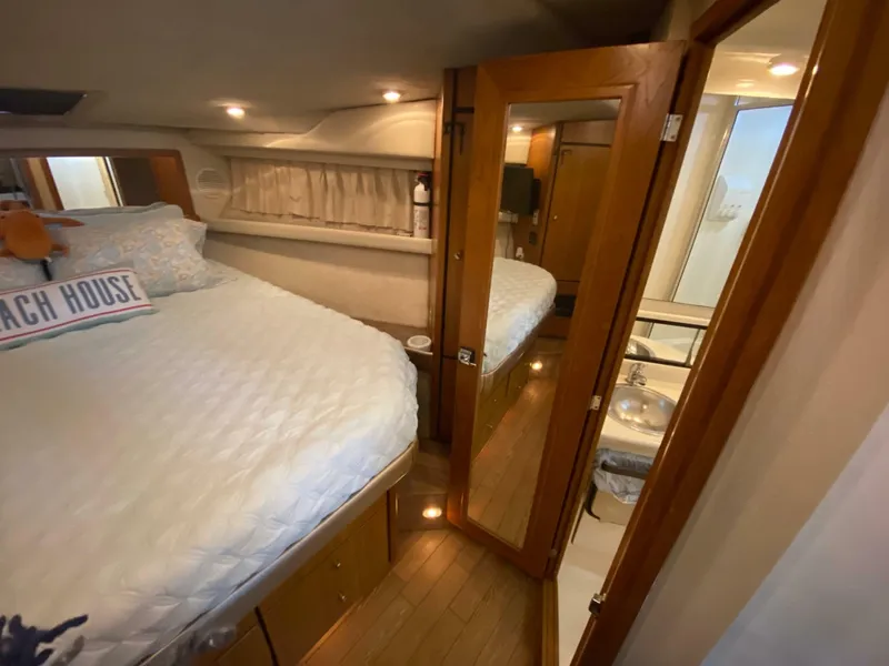 Slide: The Image of Bayliner 3988 Motoryacht 2001 - 7241891