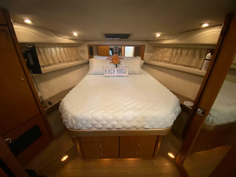 Slide: The Image of Bayliner 3988 Motoryacht 2001 - 7241889