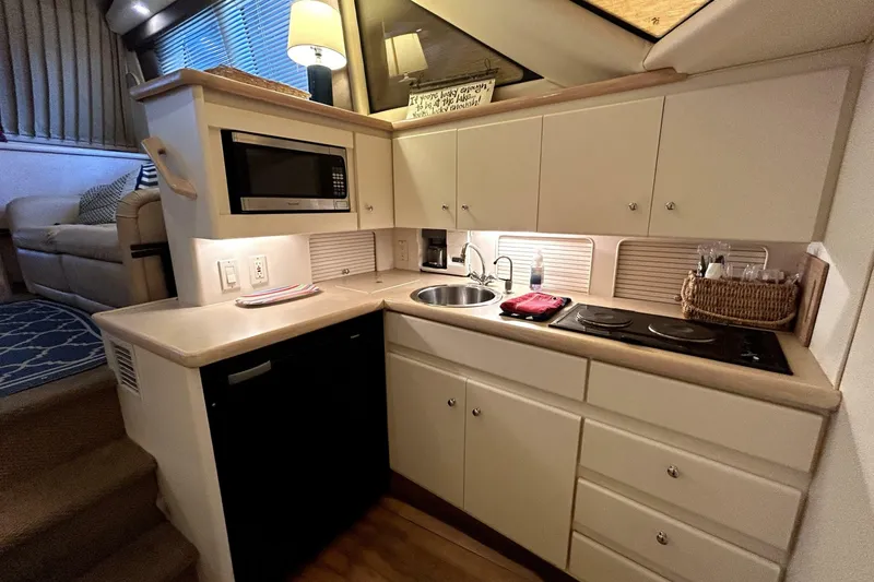 Slide: The Image of Carver Yachts 326 Aft Cabin Motor Yacht 1999 - 7410326