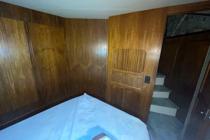 Slide: The Image of Carver Yachts 370 Aft Cabin Motor Yacht 1994 - 7244701